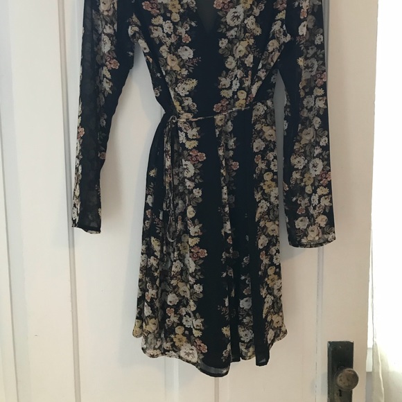 WAYF wrap dress - Picture 6 of 6